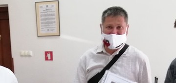 dr. Janja Pajk se je zahvalila Damjanu Žagarju za 100-krat darovano kri.