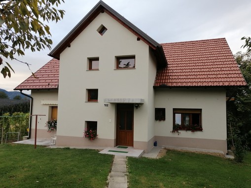 Hiša danes po obnovi.