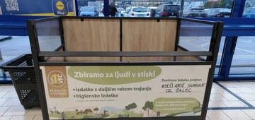 Hrano z daljšim rokom trajanja in higienske izdelke lahko darujete do 7. januarja.