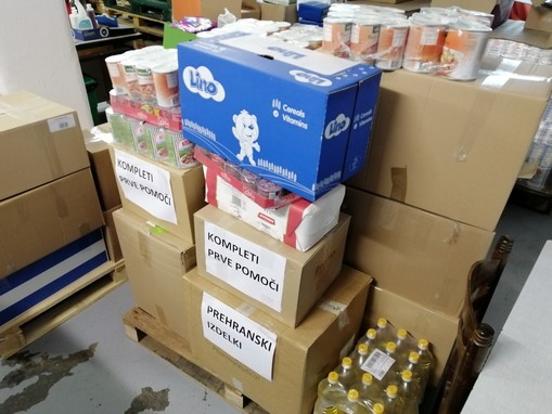 Zbrali so 2 veliki paleti materialne pomoči.