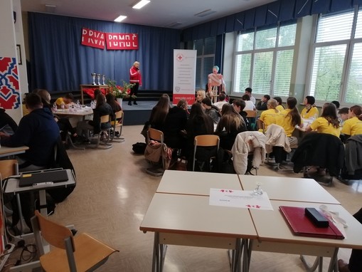 Predsednica RKS - OZ Žalec Pavla Artnik pri nagovoru sodelujočim.